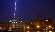 Papstrücktrittankündigung am 11.02.2013 - Blitzeinschlag im Petersdom